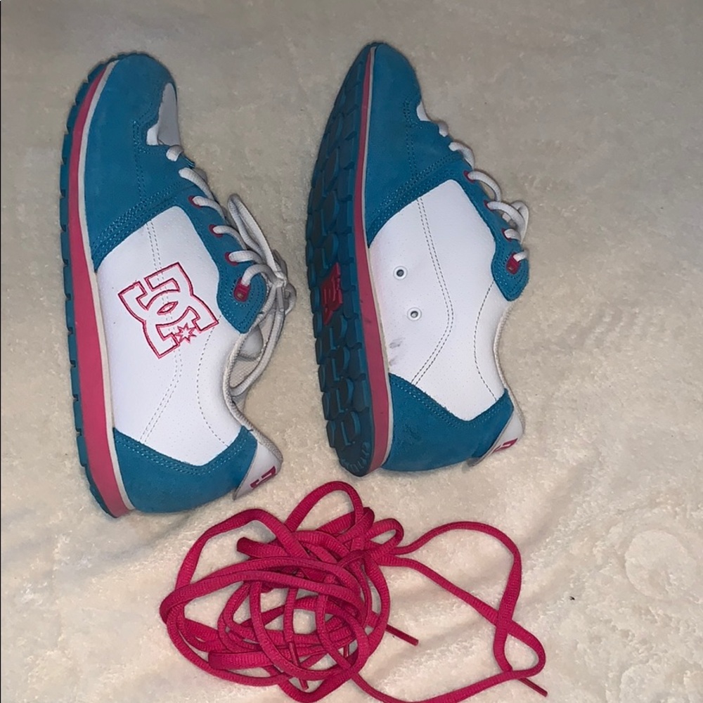 Size 9 woman’s DC tennis shoes